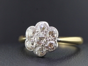 WONDERFUL DIAMOND DIASY 18 CARAT GOLD CLUSTER RING