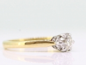 GORGEOUS DIAMOND 18 CARAT GOLD SOLITAIRE RING