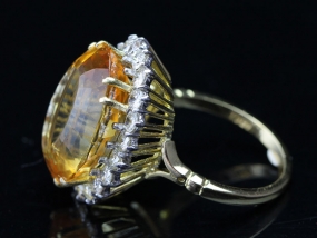 GORGEOUS 7 CARAT CITRINE AND DIAMOND CLUSTER 18 CARAT GOLD 1970s COCKTAIL/DRESS RING