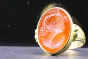 FABULOUS CARVED CARNELIAN INTAGLIO 18 CARAT GOLD RING