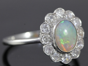 BEAUTIFUL OPAL AND DIAMOND PLATINUM CLUSTER RING