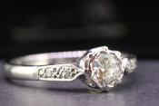 BEAUTIFUL DIAMOND ART DECO SOLITAIRE PLATINUM RING