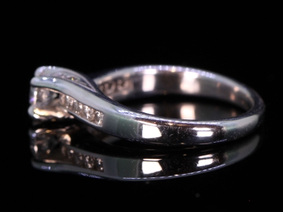 Elegant 18ct Gold Solitaire Ring