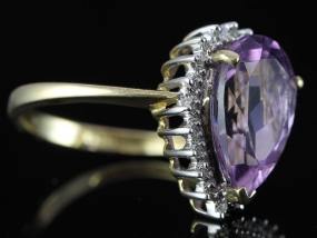 GORGEOUS PEAR SHAPE AMETHYST AND DIMAOND 9 CARAT GOLD RING