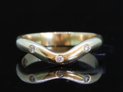 Classic Bridal Wedding Band and Solitaire Diamond 18ct Gold Set