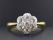 WONDERFUL DIAMOND DIASY 18 CARAT GOLD CLUSTER RING