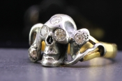 HANDSOME EDWARDIAN MEMENTO MORI 22 CARAT GOLD/SILVER SKULL AND SERPENT RING