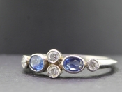  BEAUTIFUL CEYLON SAPPHIRE AND DIAMOND PLATINUM ART DECO INSPIRED RING