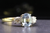  BEAUTIFUL AQUAMARINE AND DIAMOND 18 CARAT GOLD RING