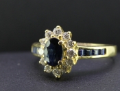 SOPHISTICATED SAPPHIRE AND DIAMOND 18 CARAT GOLD RING