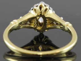 ELEGANT MARQUISE CUT DIAMOND CLUSTER 18 CARAT RING