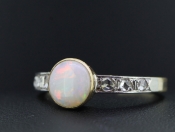  STUNNING OPAL AND DIAMOND 14 CARAT GOLD RING 