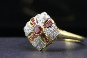 UNIQUE RUBY AND DIAMOND 18 CARAT GOLD RING