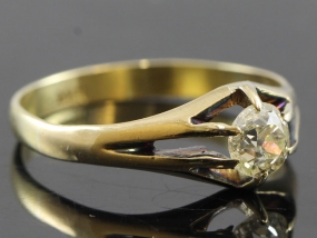  BEAUTIFUL DIAMOND SOLITAIRE 18 CARAT GOLD RING