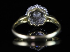 BEAUTIFUL CIRCA 1918 ROUND CUT DIAMOND RING WITH SHOULDER STONE IN 18 CARAT GOLD