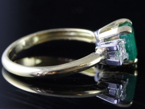 CLASSIC EMERALD CUT COLUMBIAN EMERALD AND DIAMOND TRILOGY 18 CARAT GOLD RING