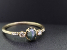 PRETTY ALEXANDRITE AND DIAMOND 9 CARAT GOLD RING