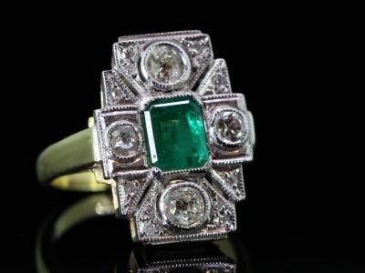 COLOMBIAN EMERALD AND DIAMOND 18 CARAT GOLD ART DECO INSPIRED RING