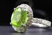 BEAUTIFUL PERIDOT AND DIAMOND 14 CARAT GOLD RING