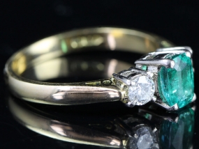 GORGEOUS EMERALD AND DIAMOND TRILOGY 18 CARAT RING