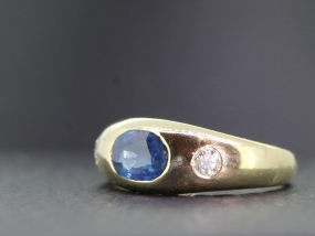 WONDERFUL CORNFLOWER BLUE SAPPHIRE AND DIAMOND 9 CARAT GOLD RING