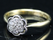  WONDERFUL VINTAGE DIAMOND DIASY CLUSTER 18 CARAT GOLD RING