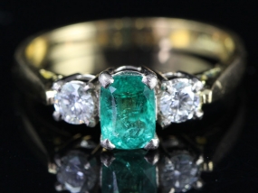 GORGEOUS EMERALD AND DIAMOND TRILOGY 18 CARAT RING