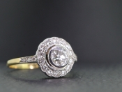  GLAMOROUS DIAMOND 18 CARAT GOLD HALO RING