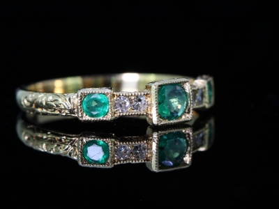 Wonderful Colombian Emerald and Diamond 18 carat Gold Ring