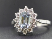 GORGEOUS AQUAMARINE AND DIAMOND 18 CARAT GOLD CLUSTER RING