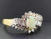  STUNNING OPAL AND DIAMOND 18 CARAT GOLD CLUSTER RING