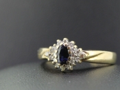 WONDERFUL CLASSIC DIAMOND AND SAPPHIRE 9 CARAT GOLD RING