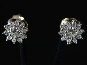 STUNNING ONE CARAT DIAMOND DAISY CLUSTER 18 CARAT WHTIE GOLD STUD EARRINGS