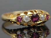 BEAUTIFUL EDWARDIAN RUBY AND DIAMOND 18 CARAT GOLD RING 