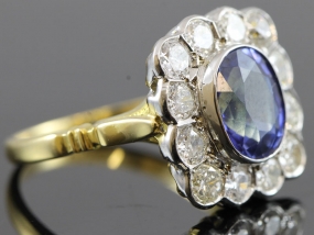 MAJESTIC SAPPHIRE AND DIAMOND 18 CARAT GOLD CLUSTER RING