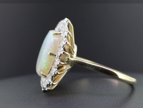 GORGEOUS OPAL AND DIAMOND 9 CARAT GOLD CLUTER RING