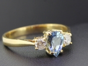 BEAUTIFUL PEAR SHAPED AQUAMARINE AND DIAMOND 18 CARAT GOLD RING