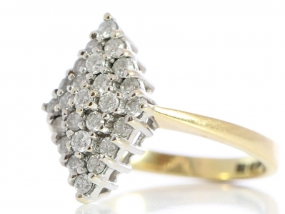  BEAUTIFUL DIAMOND NAVETTE 18 CARAT GOLD SHAPE RING