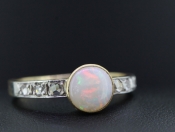  STUNNING OPAL AND DIAMOND 14 CARAT GOLD RING 