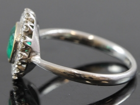 FABULOUS COLOMBIAN EMERALD AND DIAMOND PLATINUM GOLD CLUSTER RING