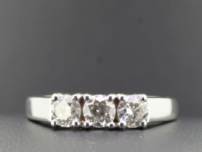 BEAUTIFUL THREE STONE DIAMOND PLATINUM RING