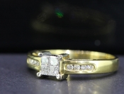 BEAUTIFUL DIAMOND 18 CARAT GOLD ENGAGEMENT RING 