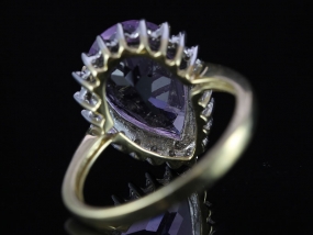 GORGEOUS PEAR SHAPE AMETHYST AND DIMAOND 9 CARAT GOLD RING