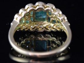 STUNNING ART DECO INSPIRED EMERALD AND DIAMOND PAVE SET 18 CARAT GOLD RING