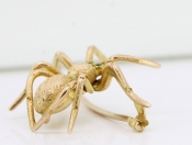 CHARMING 9 CARAT GOLD SPIDER BROOCH