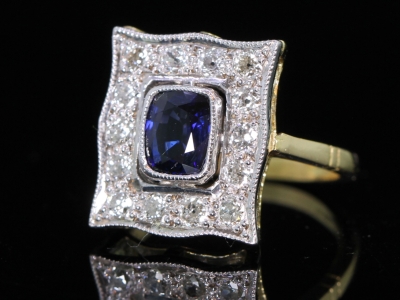 Stunning Sapphire and Diamond 18ct Gold Ring