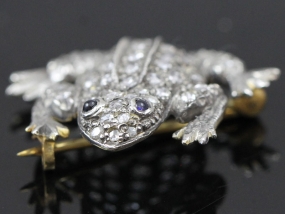 GORGEOUS DIAMOND AND SAPPHIRE SILVER GOLD FROG