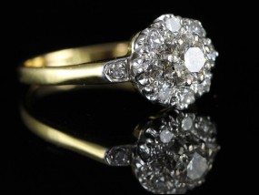 BEAUTIFUL CIRCA 1918 ROUND CUT DIAMOND RING WITH SHOULDER STONE IN 18 CARAT GOLD