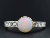  STUNNING OPAL AND DIAMOND 14 CARAT GOLD RING 