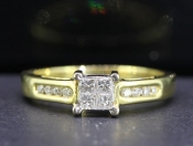 BEAUTIFUL DIAMOND 18 CARAT GOLD ENGAGEMENT RING 